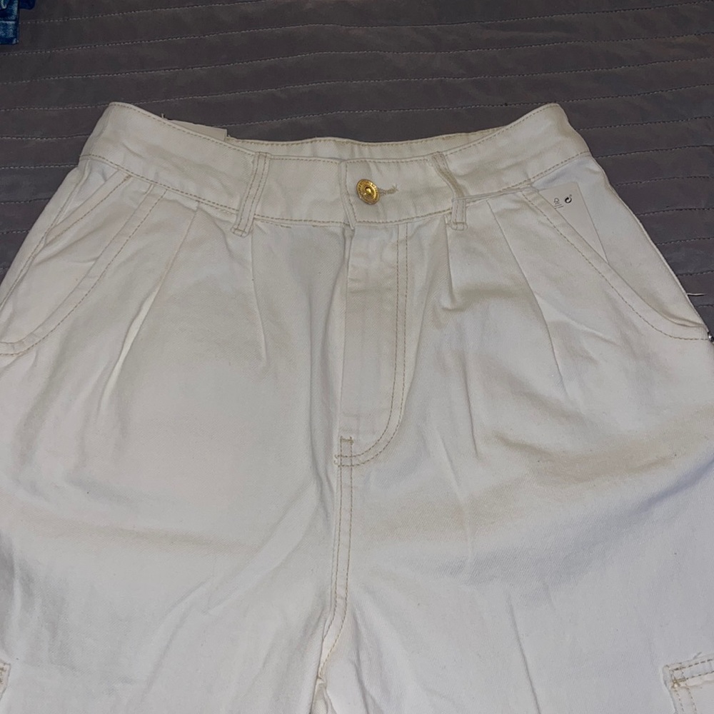 Bershka wide leg cargo pants, never worn! NWT! Size US 4